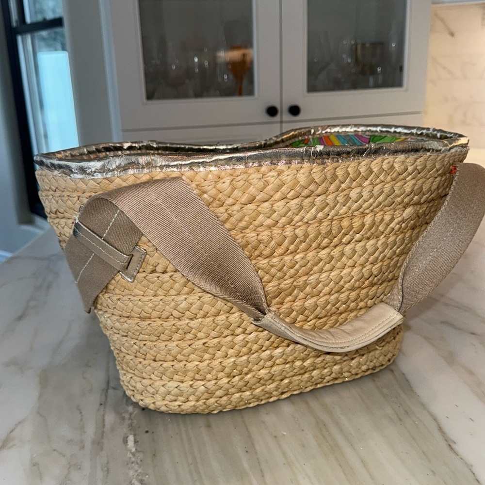 Trina Turk Handbag Bag Straw Woven Pattern shiny Beige handles and gold trim